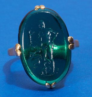 19TH CENTURY CARVED GREEN INTAGLIO RING