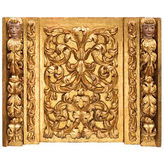 FRAGMENTO DE RETABLO. MÉXICO, SIGLO XVIII. Talla en madera policromada y dorada. Decorada con querubines y rocallas.
