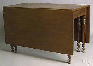 Sheraton mahogany dropleaf dining table, ca. 1830,