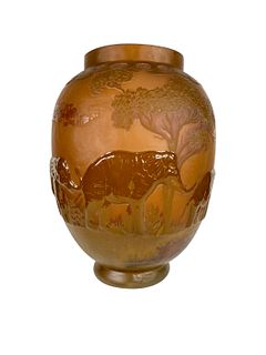 A LARGE FRENCH STYLE ART GLASS ELEPHANT MOTIF VASE, 20th CENTURY
