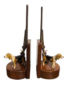 PAIR OF PAINTED POINTING DOG BOOK ENDS, CIRCA 1950