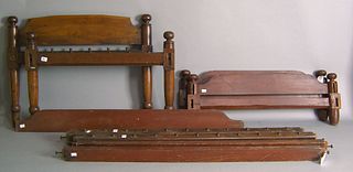 New England red painted trundle bed, 19th c., toge