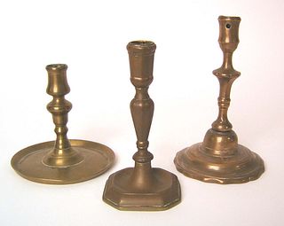 Three Queen Anne brass candlesticks, early 18th c.