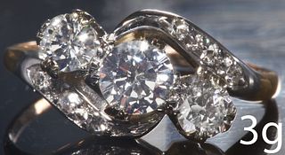 DIAMOND 3-STONE TWIST RING