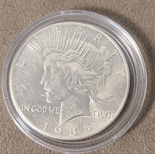 Beautiful 1935 U.S. Silver Dollar