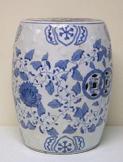 Chinese export blue and white porcelain garden sea