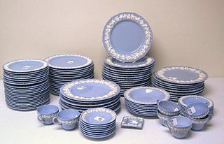 Wedgwood porcelain service in the "Embossed Queens
