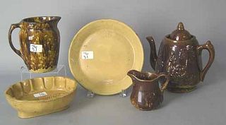 Five pcs. of pottery to include Bennington type te