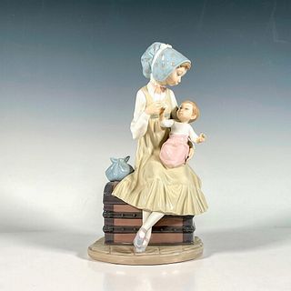 Feeding Her Son 1005140 - Lladro Porcelain Figurine
