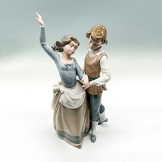 Folk Dancing - Lladro Porcelain Figurine
