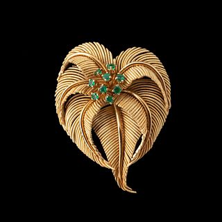 EMERALD AND 18K YELLOW GOLD LEAF FORM BROOCH