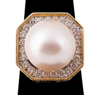 MABE PEARL, DIAMOND AND 18K YELLOW GOLD RING