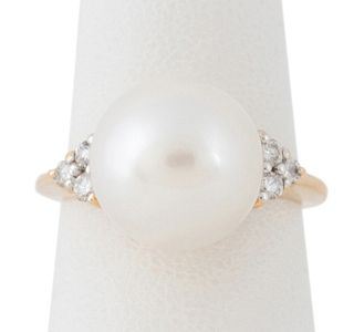FRESHWATER PEARL, DIAMOND AND 14K YELLOW GOLD RING