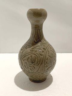 Chinese Song-Yuan Style Yaozhou Garlic Vase