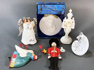 ASSORTED HOLIDAY CHRISTMAS ORNAMENTS 
