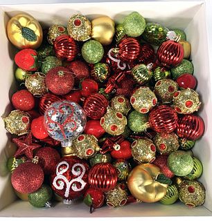 LOT OF CHRISTMAS ORNAMENTS 