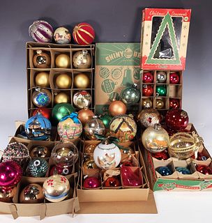 LOT OF VINTAGE AND MODERN CHRISTMAS ORNAMENTS SHINY BRITE WEDGWOOD