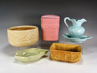 LOT OF AMERICAN POTTERY IN PASTEL COLORS CARMARK