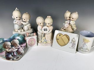 LOT OF PRECIOUS MOMENTS FIGURINES AND DECORATIVE ITEMS