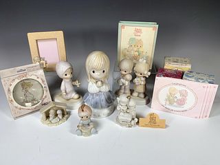 PRECIOUS MOMENTS CHRISTMAS AND ASSORTED FIGURINES