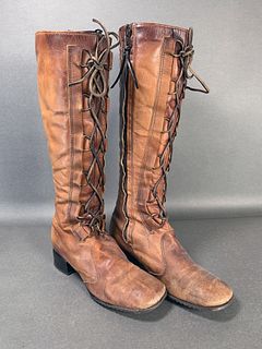 PAIR OF BROWN LEATHER KNEE HIGH BOOTS