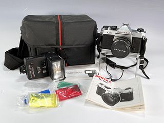 VINTAGE PENTAX K1000 CAMERA WITH CASE AND ACCESSORIES