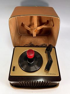 RCA VICTOR PORTABLE RECORD PLAYER IN CASE