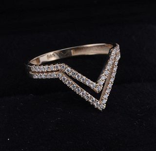 No Reserve!! triangle shape 14K gold diamond ring