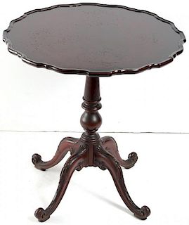 Vintage Queen Anne-Style Piecrust Tea Table