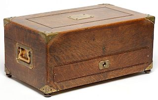 Victorian English Quarter-Sawn Oak Flatware Box