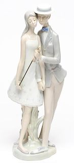 Large Lladro Porcelain "Couple" Figurine