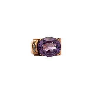 Retro 18k Gold Ring with Engraved Amethyst and Diamonds