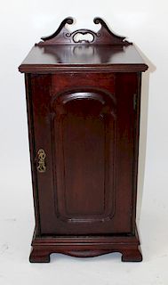 American Victorian mahogany cabinet