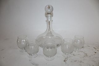 Nautical themed decanter with 5 glasses