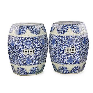 PAIR OF CHINESE PORCELAIN GARDEN SEATS