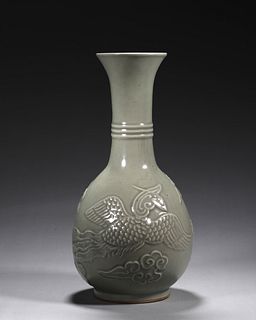 A Phoenix Bird Patterned Longquan Kiln Porcelain Vase,Yuan Dynasty,China