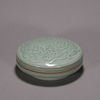 A Phoenix Bird Patterned Yue Kiln Porcelain Box,Song Dynasty,China