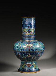 An Interlocking Lotus Patterned Cloisonne Vase