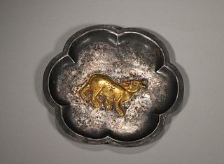 A Flower Shaped Bear Patterned Gilding Silver Plate