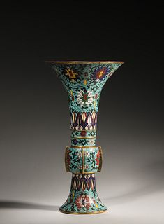 A Flower Patterned Cloisonne Beaker Vase