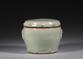 A Longquan Kiln Porcelain Covered Jar,Song Dynasty,China