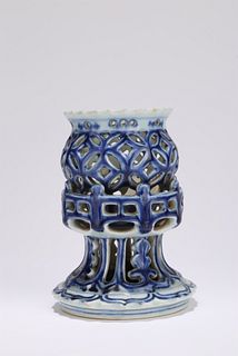 A Blue and White Reticulated Stand
