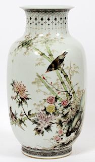 CHINESE HAND PAINTED BIRD IN FOLIAGE PORCELAIN VASE