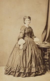 ATELIER J. SCHAEFER (19th), Portrait. Lady in a splendid dress, CDV