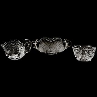 CENTROS DE MESA FRANCIA SIGLO XX Elaborados en cristal transparente Tipo Lalique Diseño a manera de cisnes y dulcero Det...