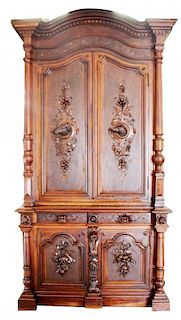 Grand scale French hunt buffet deux corps in walnut
