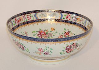Chinese Export Porcelain Serving Bowl