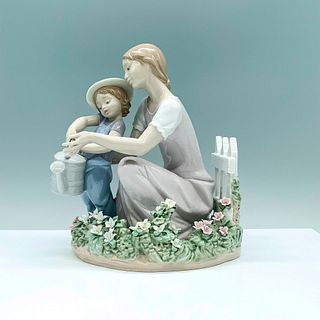 Lessons In The Garden 1008028 - Lladro Porcelain Figurine