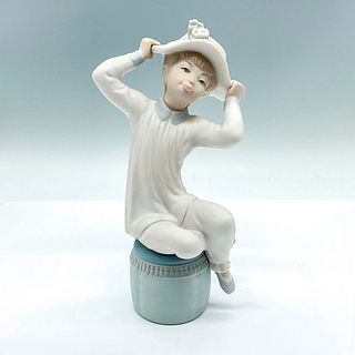 Girl With Bonnet 1011147 - Lladro Porcelain Figurine
