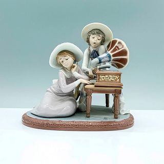 Music Time 1005430 - Lladro Porcelain Figurine